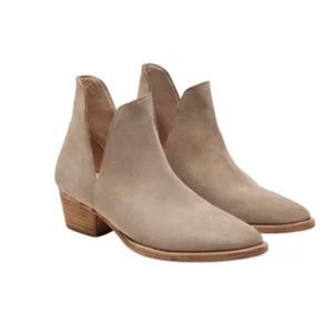 NWD FREE PEOPLE 8.5 ANKLE SHOES DOUBLE V SUEDE CHARM LEATHER NATURAL BEI…